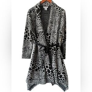 🖤🖤Like New Anes A Leopard Print Women's jacket size XL.  shark bite bottom hem